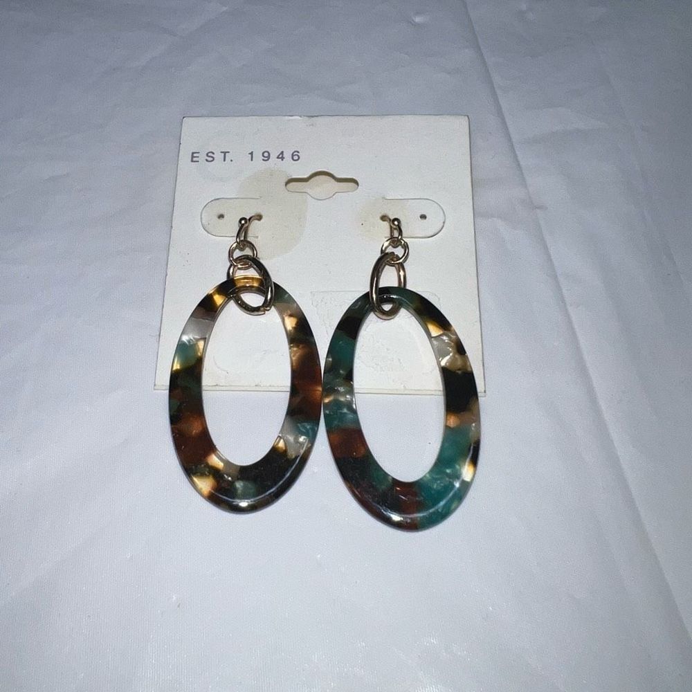 Established 1946‎ Tortoise Shell Plastic Oval Dangle Earrings